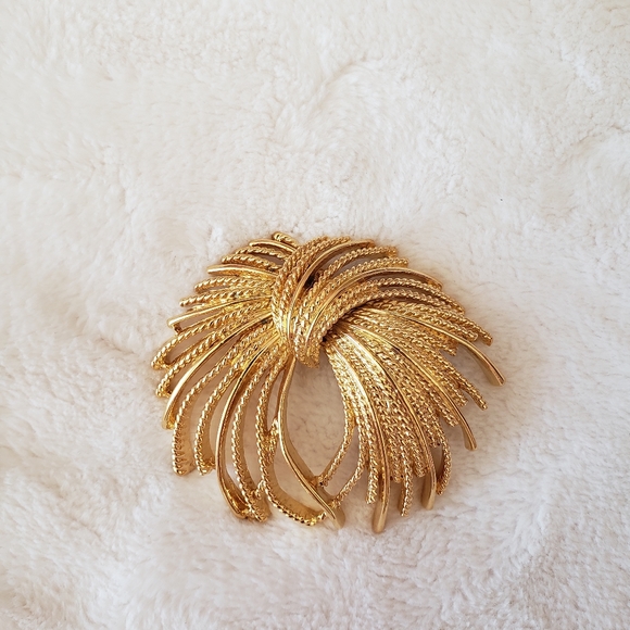 Vintage 1960 Monet Brooch - Picture 2 of 5
